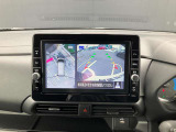 空から見下ろしているような視点で周囲を確認できるアラウンドビューモニター。駐車時にとても便利です。