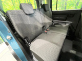 後部座席も気になるようなキズ・汚れやへたり等、大きなダメージはなく、良好な状態です。