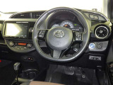 運転席まわりです。 各操作スイッチは使いやすい位置に配置されてます。