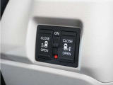 ◆両側電動スライドドア◆狭い駐車場でも乗り降りが楽々♪お子様が隣の車にドアを当ててしまう心配もございません!小さなお子様連れの方もこれで安心。
