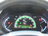 とっても見やすいメーターです。夜間時はラグジュアリーな気分にさせてくれる照明が魅力ですので、夜のドライブも楽しみになりますよ♪
