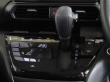 車内を快適に、オートエアコンを装備しています。