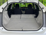 普段のお買い物や通勤、送迎等に十分な荷室スペースを確保しております。セカンドシートを倒すと、大きな荷物の積載も可能です♪