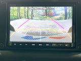 【バックカメラ】駐車時に後方がリアルタイム映像で確認できます。大型商業施設や立体駐車場での駐車時や、夜間のバック時に大活躍!運転スキルに関わらず、今や必須となった装備のひとつです!