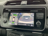 まるで真上から見ているような、視認性の良いアラウンドビューモニターです。駐車が苦手な方でもこれでらくらく駐車できますよ。