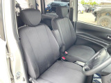 運転席シート廻りは使用感も少なく、良好な状態となっています。前オーナー様が丁寧に使っていたことがよくわかりますね。