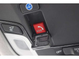「Honda CONNECT」で緊急時にオペレーターのサポートを受けたり、スマートフォンでクルマのエアコンをONにできたりと『つながる』サービスが受けられます。※別途、登録必要。