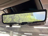 【デジタルインナーミラー】後席の大きな荷物や同乗者で後方が確認しづらい時でも安心!カメラが撮影した車両後方の映像をルームミラー内に表示。クリアな視界で状況の確認が可能です!