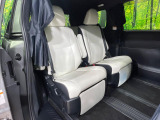 後部座席も気になるようなキズ・汚れやへたり等、大きなダメージはなく、良好な状態です。