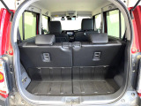 普段のお買い物や通勤、送迎等に十分な荷室スペースを確保しております。セカンドシートを倒すと、大きな荷物の積載も可能です♪