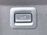 【パワーバックドア】スマートキーや運転席のボタンを押すだけでリアゲートが自動で開閉します!荷物を持っている時や、高い位置にあるバックドアを閉める際に便利な機能です♪