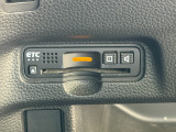 有料道路をキャッシュレスで通行できるETC車載器付きです。運転席足元に設置されています。ETCセットアップ費用は含まれておりません。別途必要となります。