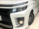 【LEDヘッドライト】悪天候や夜間走行時も良好な視界を確保し安心して運転できる高輝度LEDヘッドライトを装備!点灯速度が早く、消費電力も抑えられています。