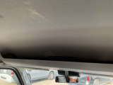 オーバーヘッドシェルフ付き、頭上のスペースに沢山お荷物を収納できます。