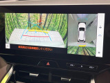 【パノラミックビューモニター】専用のカメラにより、上から見下ろしたような視点で360度クルマの周囲を確認することができます☆死角部分も確認しやすく、狭い場所での切り返しや駐車もスムーズに行えます。