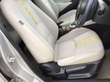 運転席シートリフター!ご自分の好きなシートポジションが取れるので運転が楽しくなりますし疲れにくいです。