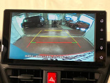 【バックカメラ】 駐車時に車両後方の様子を見ることができるので、運転の不安を軽くします。