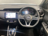 【運転席・助手席転席】運転席の足もともゆったりで長距離ドライブでも快適に★