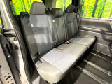 後部座席も気になるようなキズ・汚れやへたり等、大きなダメージはなく、良好な状態です。