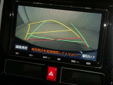 【バックカメラ】駐車時に後方がリアルタイム映像で確認できます。大型商業施設や立体駐車場での駐車時や、夜間のバック時に大活躍!運転スキルに関わらず、今や必須となった装備のひとつです!