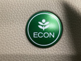 ★ECONスイッチ★ エコドライブを加速しよう!スイッチをONにすると、運転の仕方によるロスを抑え込み燃費をよくするようクルマが頑張ります(*^ー^*)燃費向上にチャレンジ♪