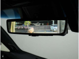 デジタルインナーミラー装備!車両後方のカメラの映像をデジタル補正で視認性を向上させてインナーミラー内に表示します♪視界を遮るものがなく、後席に同乗者がいても後方を確認しやすく安心です♪