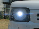 切れにくく明るいLEDヘッドライト装備!
