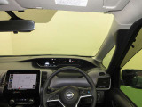 ドライバー目線で、使いやすく安全操作性と良好な視界を実現した運転席です。