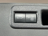 【パワーバックドア】スマートキーや運転席のボタンを押すだけでリアゲートが自動で開閉します!荷物を持っている時や、高い位置にあるバックドアを閉める際に便利な機能です♪
