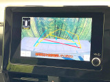 【バックカメラ】駐車時に後方がリアルタイム映像で確認できます。大型商業施設や立体駐車場での駐車時や、夜間のバック時に大活躍!運転スキルに関わらず、今や必須となった装備のひとつです!