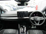 ドライバーの疲労軽減を考慮されたフォルクスワーゲンらしいコックピット