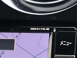 日産純正ナビゲーションMM317D-Wが付いています。