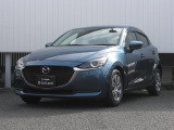 世界統一名称の『MAZDA2』となったコンパクト。「Be a Driver」のスローガンのもと、最適なドライビングポジションを提供できる室内空間と思い通りの走行性能を持った、クラスを超えたお車です!