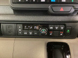 運転席・助手席とそれぞれシートヒーターつき。