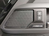 【Meridianサウンドシステム】イギリスの老舗オーディオブランドで音質が良く、ドライブ中の音楽をより一層楽しませてくれます。