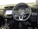 運転席まわりです。 各操作スイッチは使いやすい位置に配置されてます。