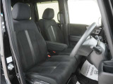 運転席のスペースはゆったりしていて、視界も広く確保されているので普段の運転からロングドライブまで快適です。