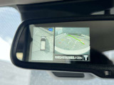 アラウンドビューモニター。上空から見下ろしたような映像が映し出されるので、駐車をスムースに行えます。