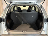 ラゲッジルームも広々、開口部が広く荷物を積む時も積みやすくなっています!