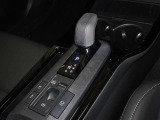 電動パーキングブレーキ・ブレーキホールドを装備してます。ホールド機能は信号待ちが多い一般道で疲労軽減になり、大好評です!