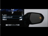 隣車線を走る車両をレーダーで検知し、ドアミラーでは確認しにくい後側方エリアに存在する車両に加え、急接近してくる車両も検知します。車両を検知するとドアミラーに搭載されたLEDインジケーターが点灯します。