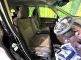 運転席シート廻りは使用感も少なく、良好な状態となっています。丁寧に使われていたことがよくわかりますね。