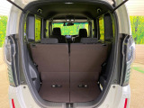 普段のお買い物や通勤、送迎等に十分な荷室スペースを確保しております。セカンドシートを倒すと、大きな荷物の積載も可能です♪