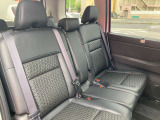後部座席です。綺麗・清潔に仕上げております。内装の綺麗なお車は気持ちが良いですし、コンディションのいい車が多いです。