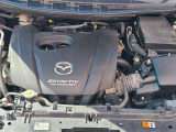 「SKYACTIV-G(ガソリン)」は、規格外の高圧縮を実現し、世界のエンジン技術者に驚きを与えました。さらに、それを維持したままノッキングの発生を抑え、熱効率を向上、走りにも寄与したエンジンです。