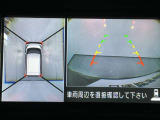 【アラウンドビューモニター】まるでクルマを真上から見ているようなアラウンドビューモニターで運転をサポート。運転席から見えにくい車の四隅や後方もモニターでしっかり見えます。