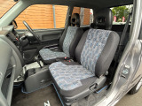 前席の画像です。是非運転席に座っていただき視界等をご確認ください。