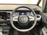 ステアリングスイッチでオーディオ各種操作が可能で、運転に集中できます。安心・安全・快適なドライブをお楽しみいただけます。