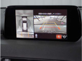 【360&deg;ビュー・モニター】専用カメラにより上から見下ろしたような視点で360度クルマの周囲を確認することができます。駐車が苦手な方でも縦列駐車や幅寄せ時に活躍してくれます。