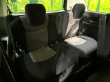 3列目シートはもちろん状態良好☆大人でもゆったりと座って頂けますので、大人数でのお出かけもラクラクです♪ご家族で、気の知れた仲間で、ドライブに行くのが楽しみですね♪